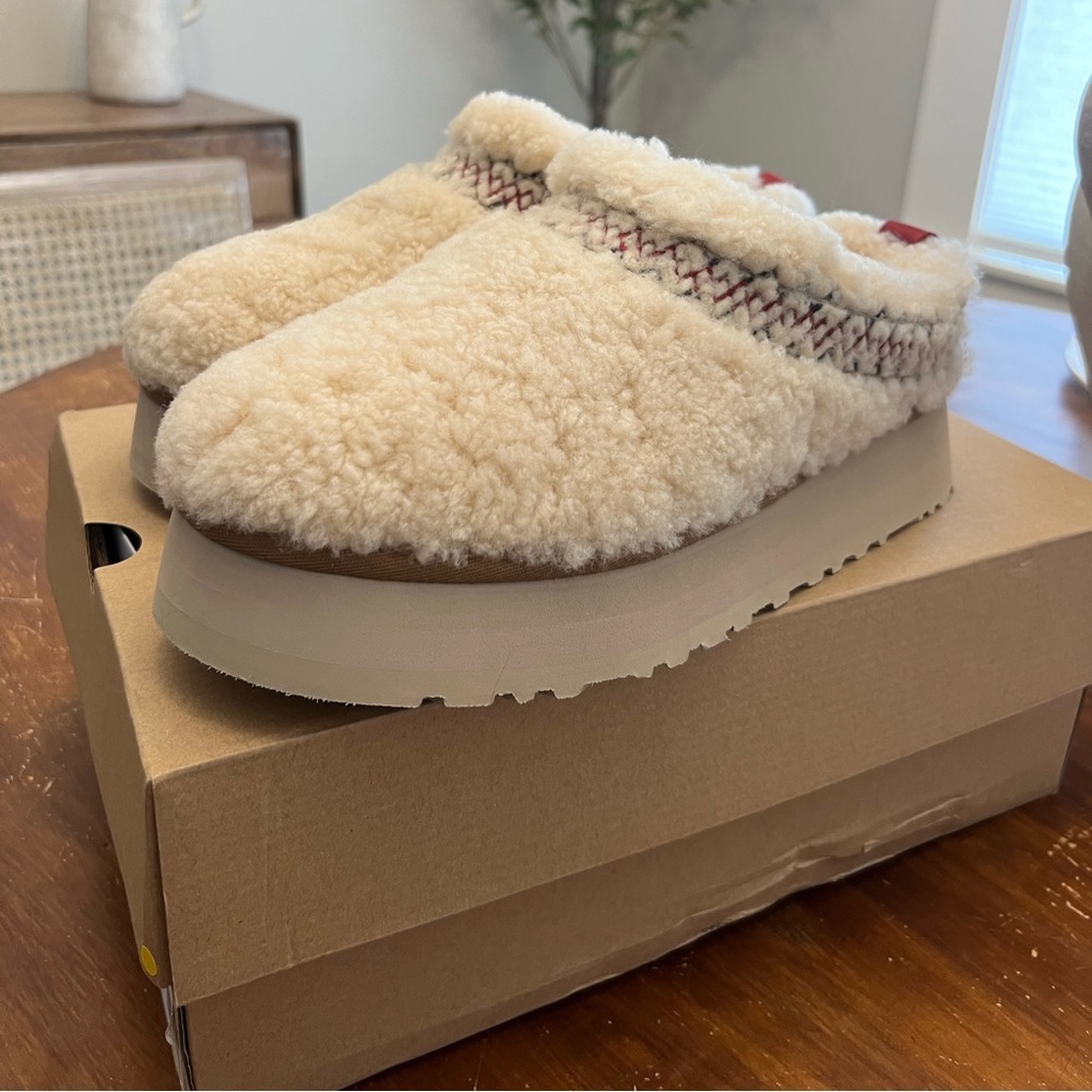 UGG TAZZ Braid Slipper size 10.